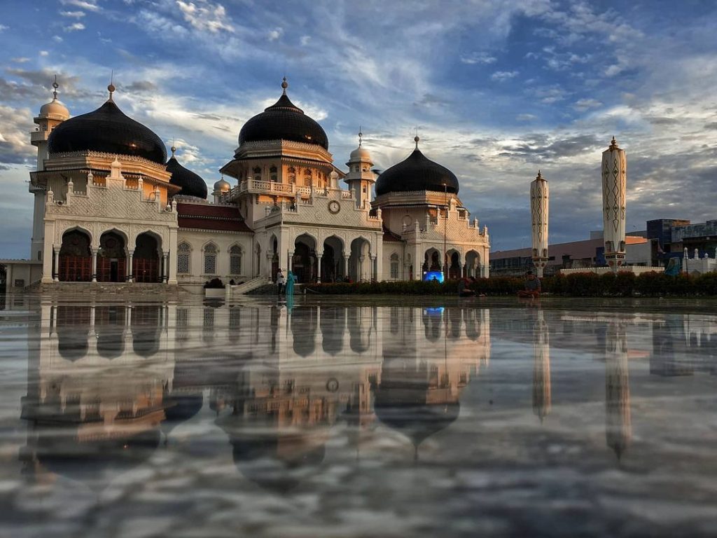 tempat wisata di aceh - Masjid baiturrahman